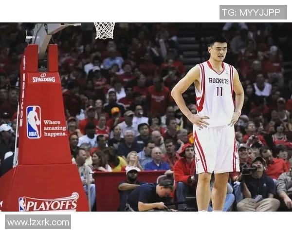 姚明单挑爵士展现绝佳技巧与力量引发球迷热议 姚明单挑爵士展现绝佳技巧与力量引发球迷热议