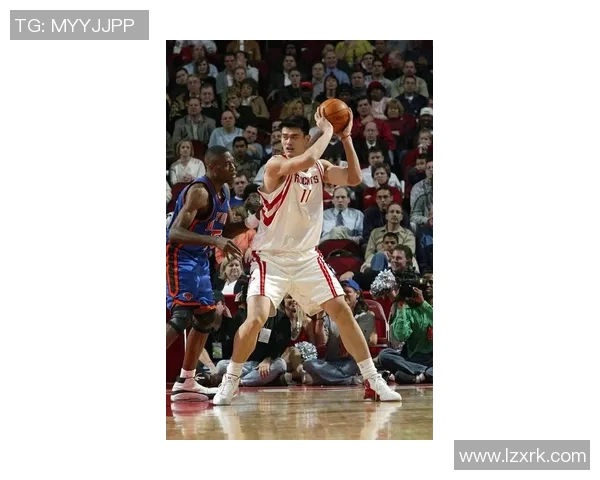 姚明篮球生涯精彩瞬间回顾及经典照片分享