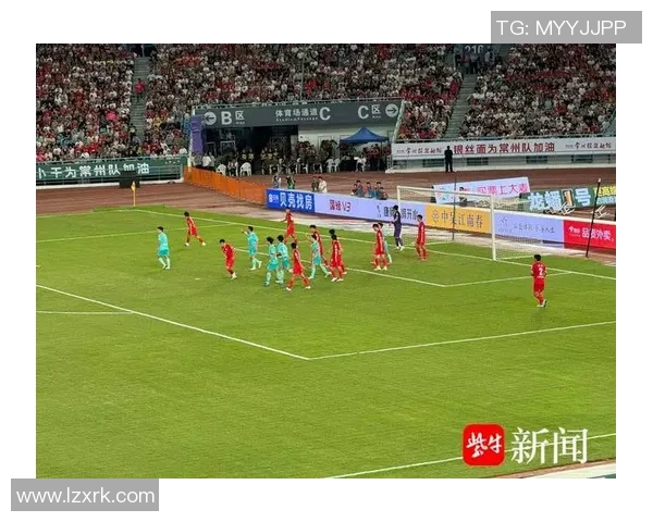 足球明星齐聚镇江激情对决球迷热情高涨共庆足球盛宴 足球明星齐聚镇江激情对决球迷热情高涨共庆足球盛宴