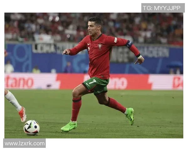 昔日足球巨星回顾大汇聚展现辉煌岁月与传奇瞬间