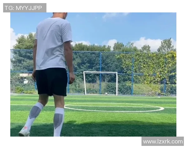 足球明星如何运用脚背正面技巧提升射门精准度与力量解析