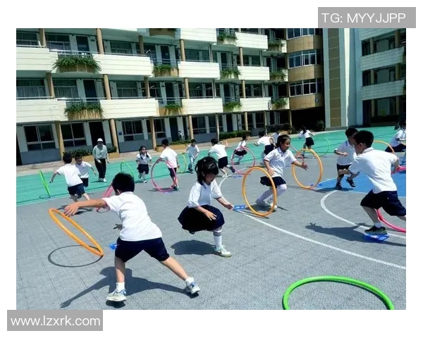 体育课上我与呼啦圈的快乐时光与成长体验